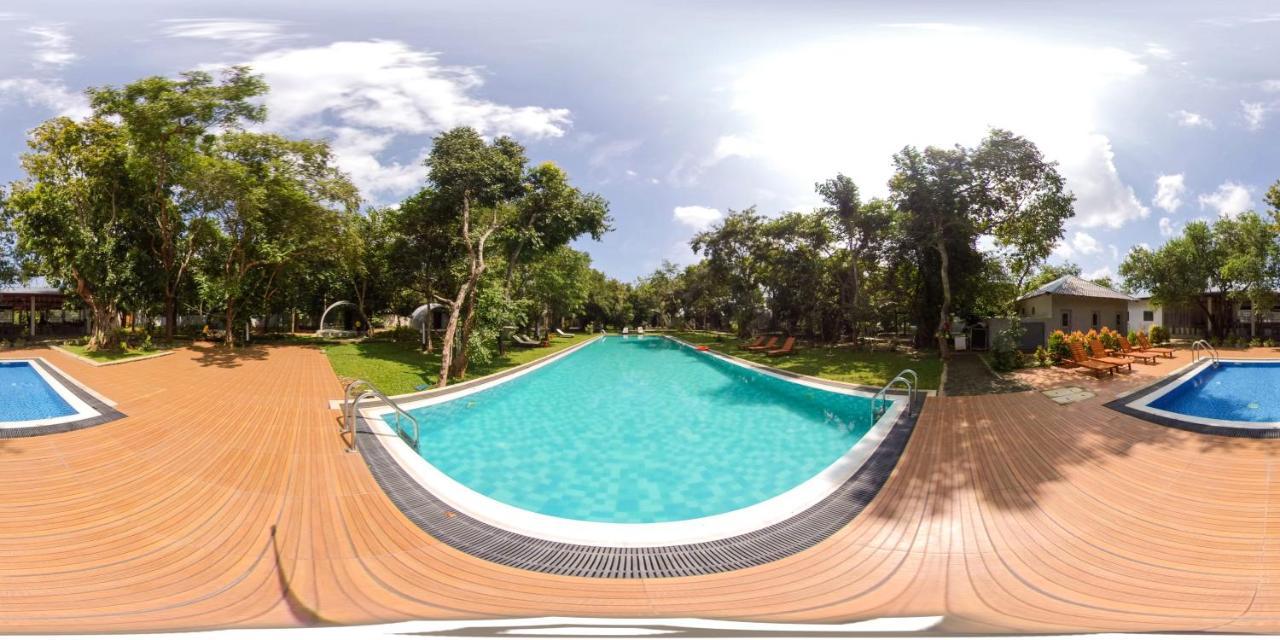 Nivadoo Resort Sigirija Zewnętrze zdjęcie A 360° image of a swimming pool