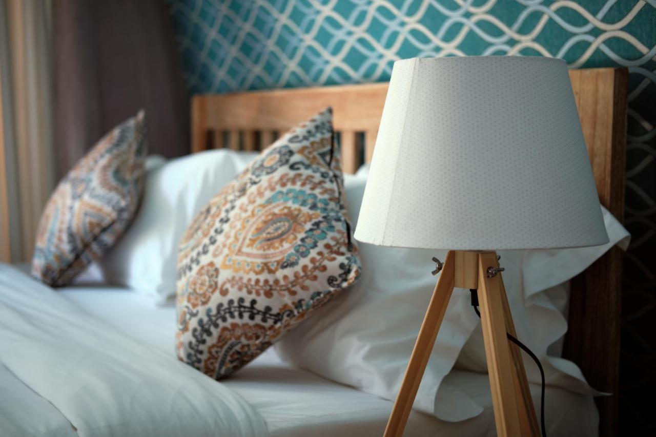 Nivadoo Resort Sigirija Zewnętrze zdjęcie A tripod table lamp