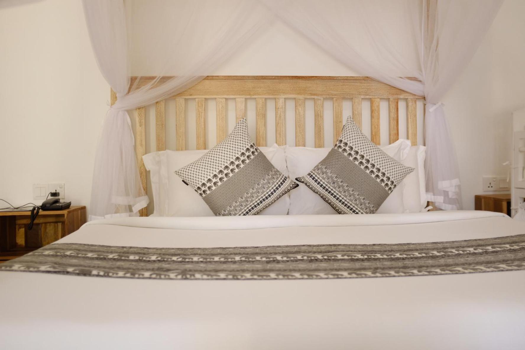 Nivadoo Resort Sigirija Pokój zdjęcie A bed with a mosquito net